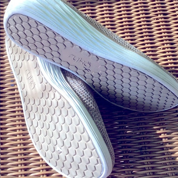 ❤️❤️❤️RYKA. Cream tennis shoes - Picture 5 of 6